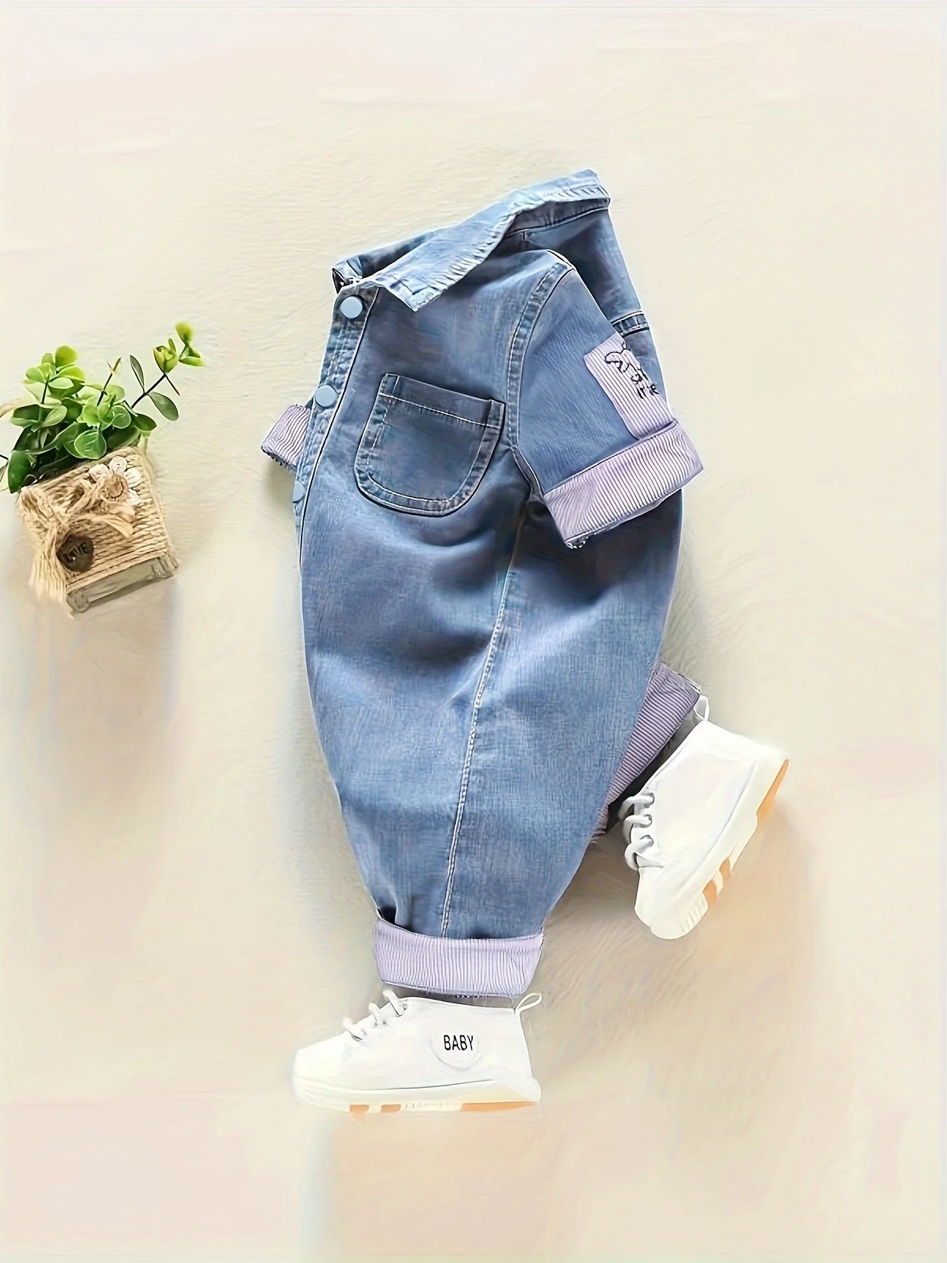 Shorty en denim pour bébé, une pièce