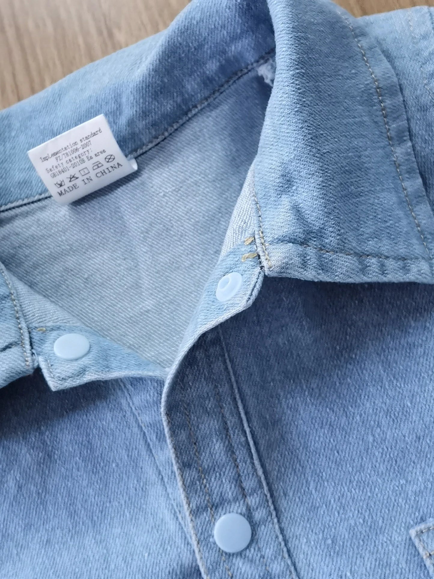 Shorty en denim pour bébé, une pièce