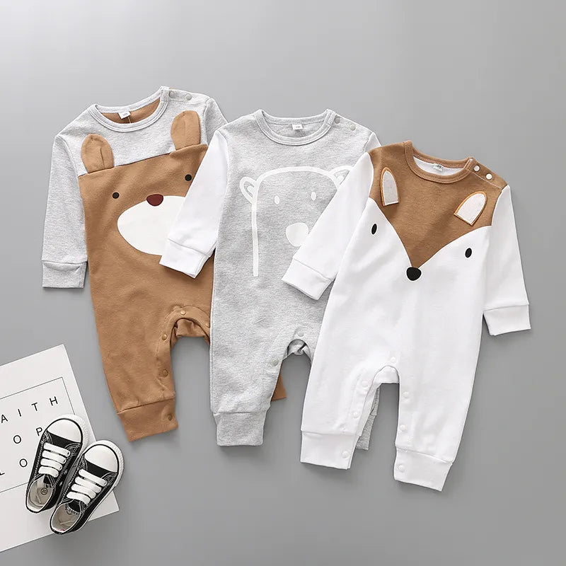 Weißer Baby-Overall mit Bärenmotiv