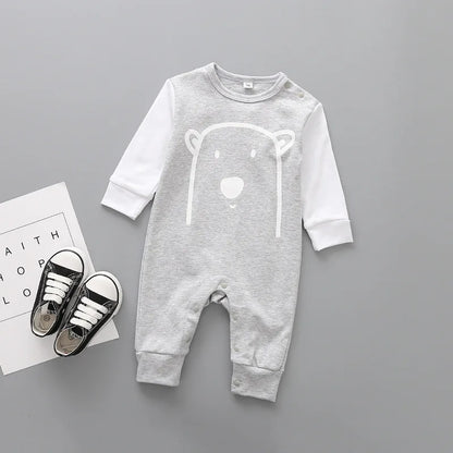 Weißer Baby-Overall mit Bärenmotiv