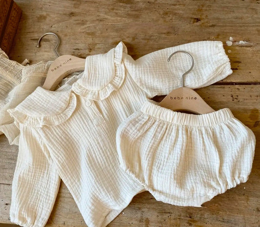 Baby-Shirt und Hose aus Musselin mit Rüschenkragen - Champagner